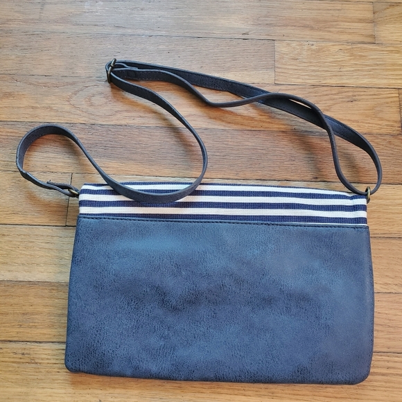Style & Co fold over nautical striped crossbody bag - Picture 3 of 10